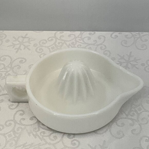 Vintage White Milk Glass Citrus Juicer With Handle & Spout Sunkist on side - Picture 5 of 5